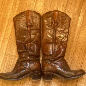 Frye 6.5 vintage stitched boots